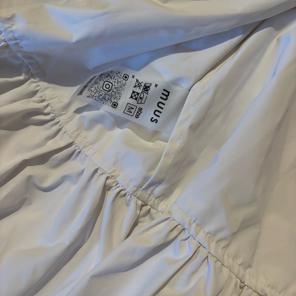 Muus Ruffle Rain Coat Dress with Flower Appliqué size Medium - Picture 7 of 8